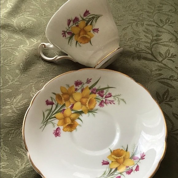 China bone porcelain cup and saucer - Picture 2 of 5